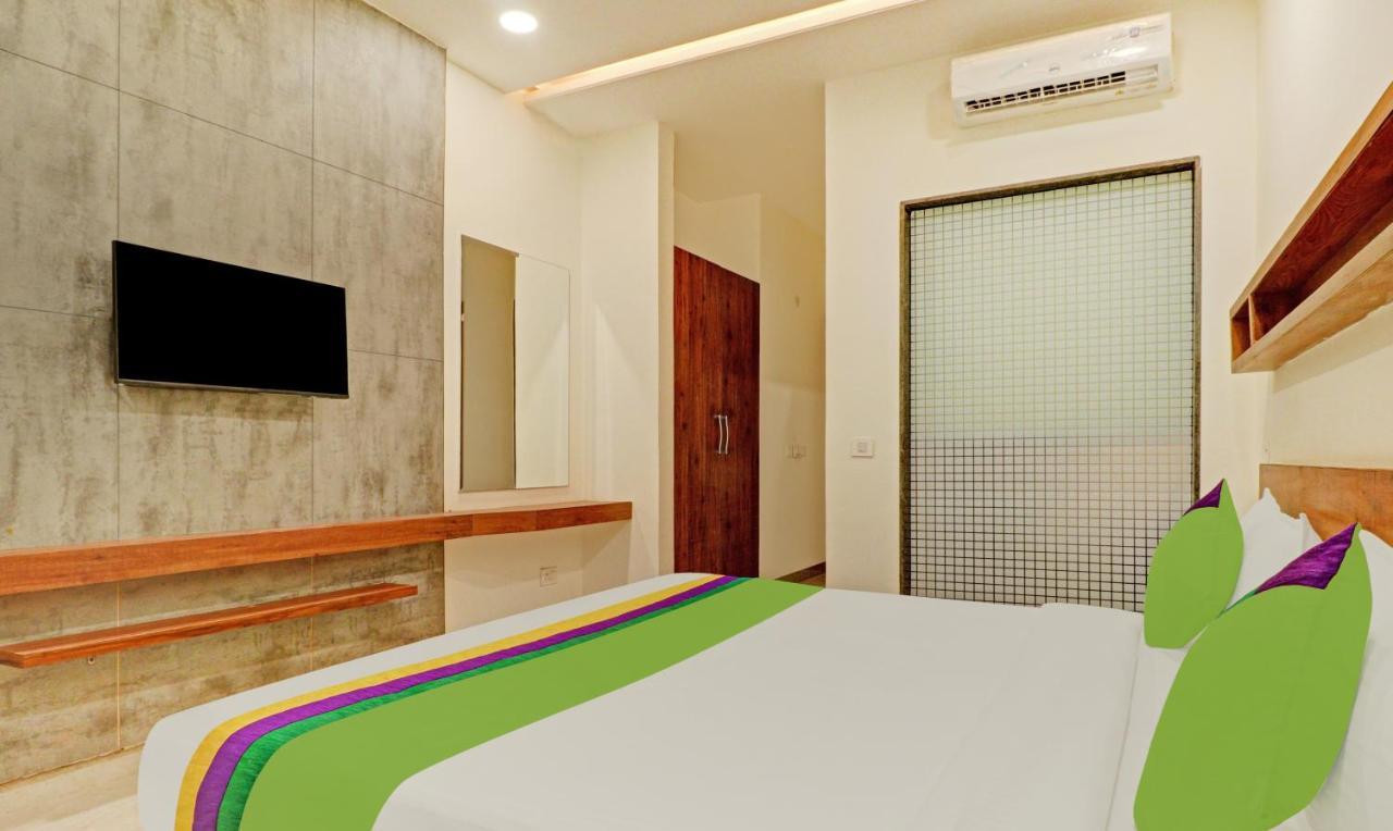 Treebo Delmont Hotel Zirakpur Exterior photo