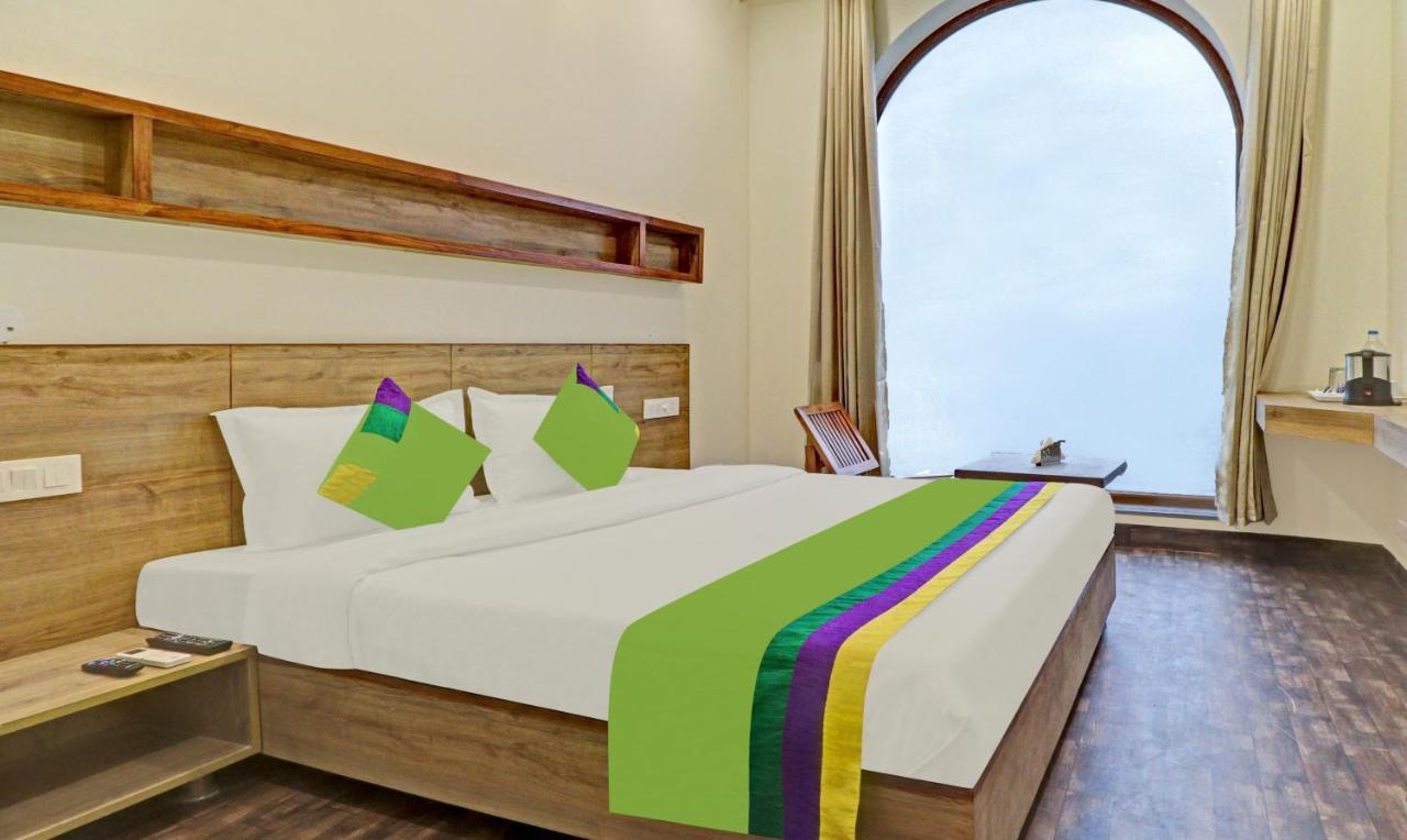 Treebo Delmont Hotel Zirakpur Exterior photo
