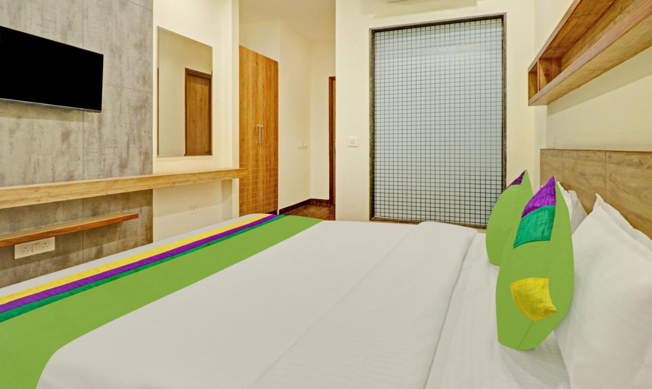 Treebo Delmont Hotel Zirakpur Exterior photo