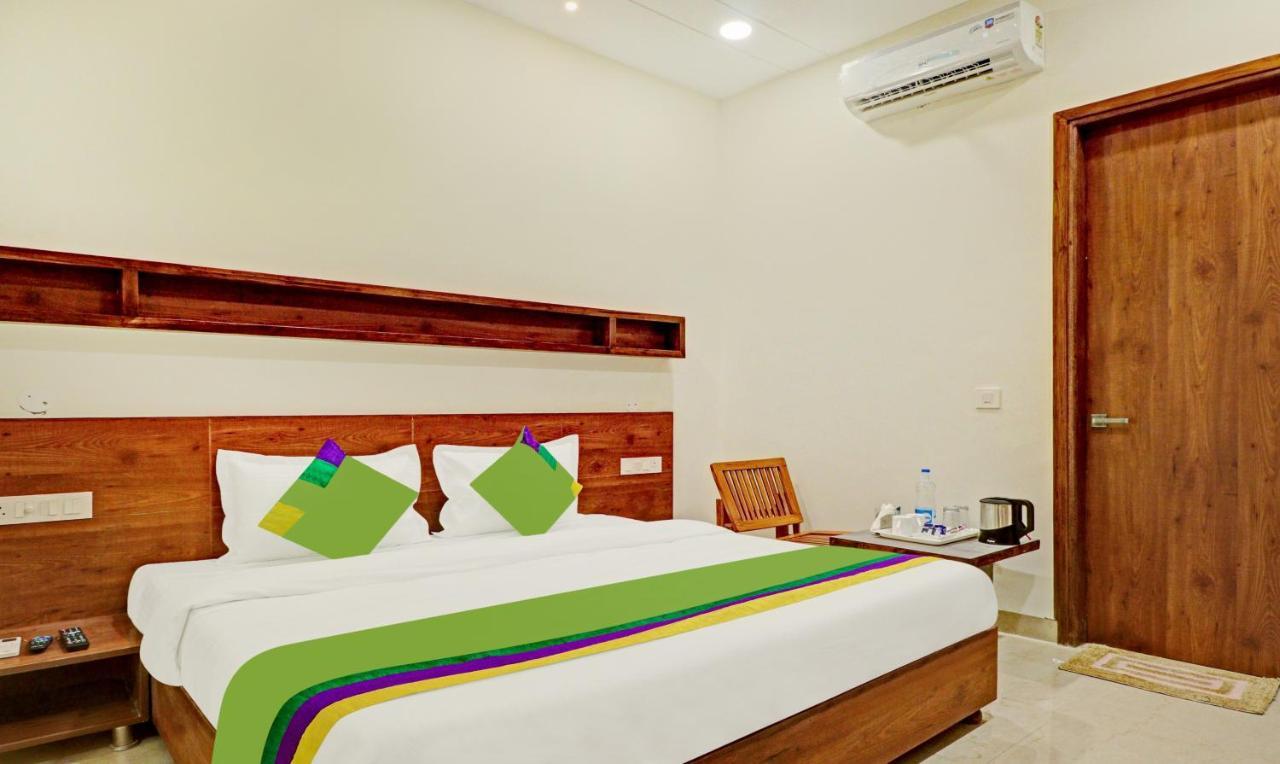 Treebo Delmont Hotel Zirakpur Exterior photo