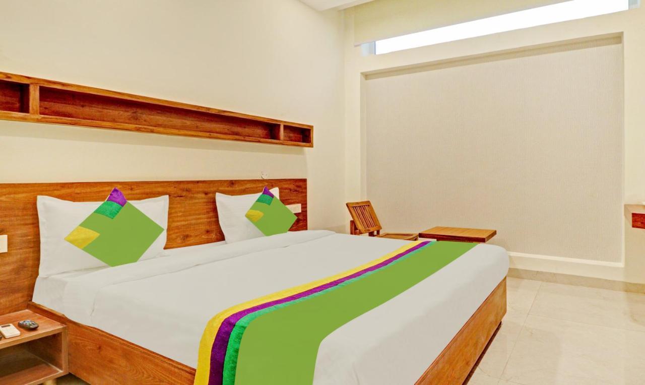 Treebo Delmont Hotel Zirakpur Exterior photo