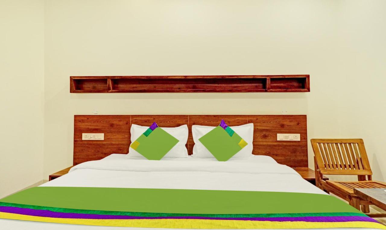 Treebo Delmont Hotel Zirakpur Exterior photo