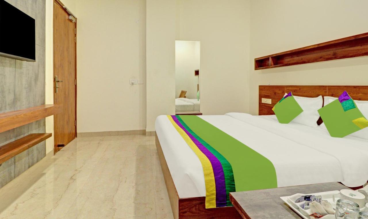 Treebo Delmont Hotel Zirakpur Exterior photo